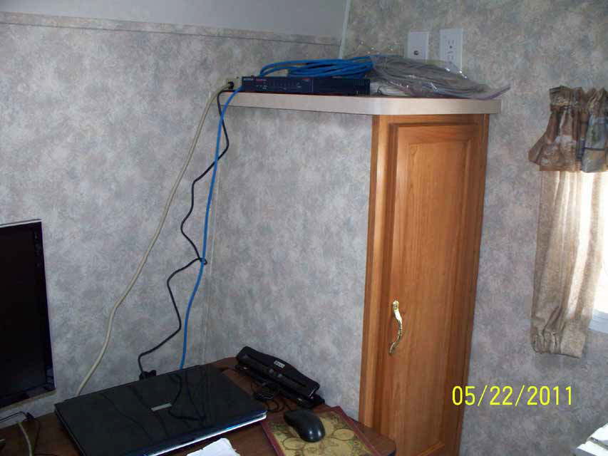 100_0379_TrailerOffice2